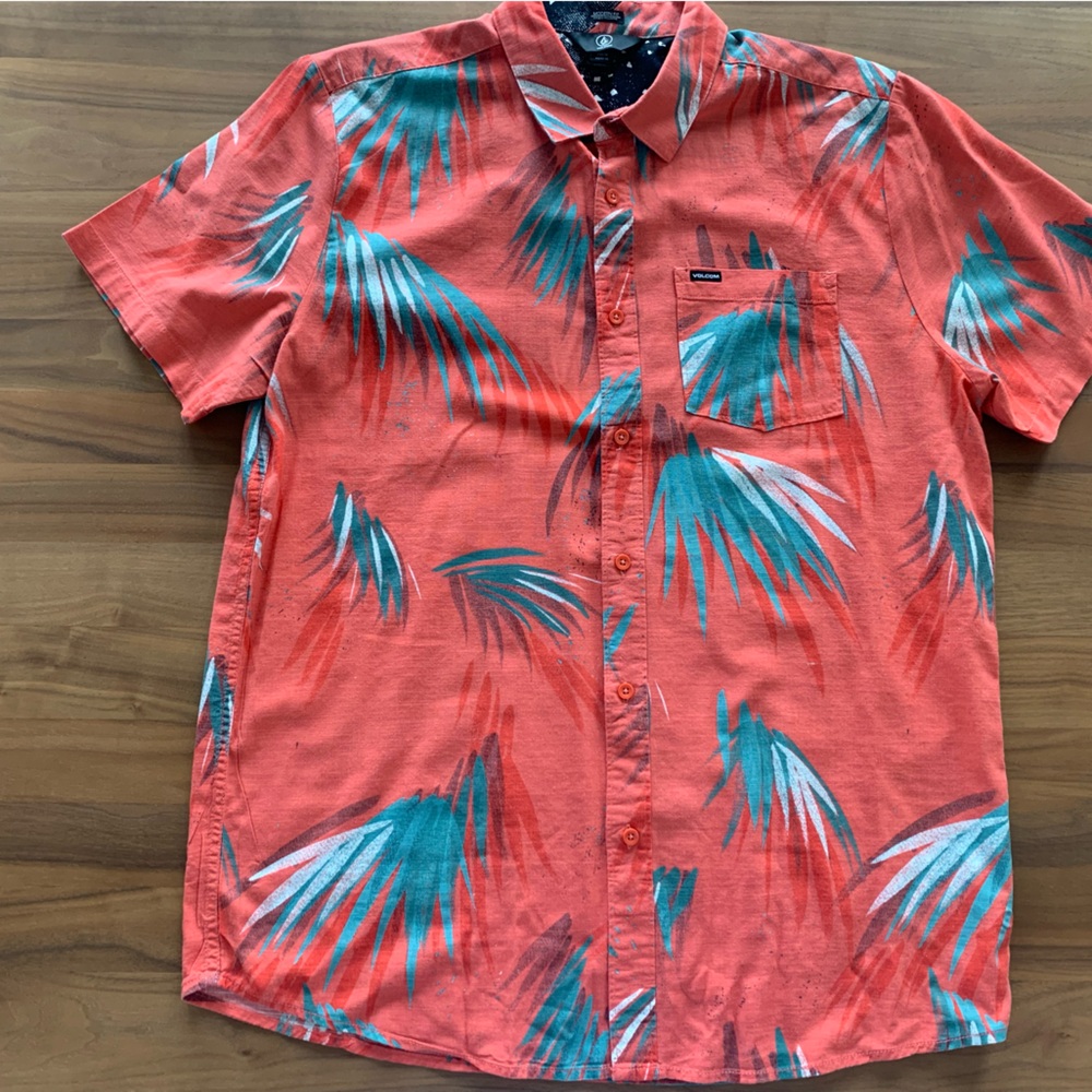 EUC Volcom Tropical Print Men's SS Shirt. Cotton/rayon blend. XL. Worn once.